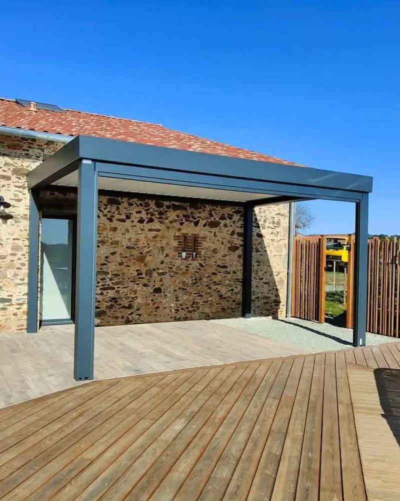 Réalisation d'agencements extérieurs par JMS, menuisier à Saint-Hilaire-le-Vouhis