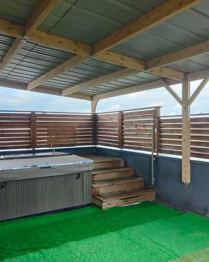 Réalisation d'aménagements extérieurs par JMS, menuisier à Saint-Hilaire-le-Vouhis