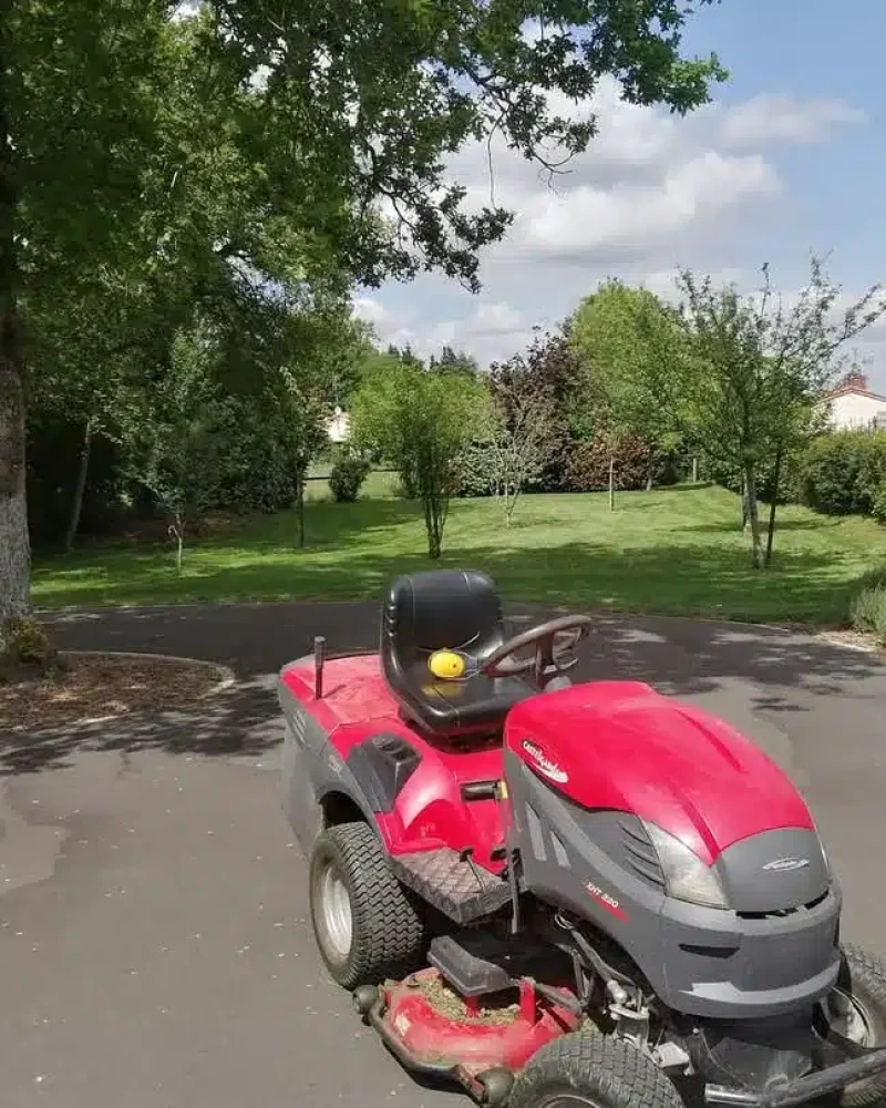 Réalisation de jardinage et d'entretien par JMS, menuisier à Saint-Hilaire-le-Vouhis