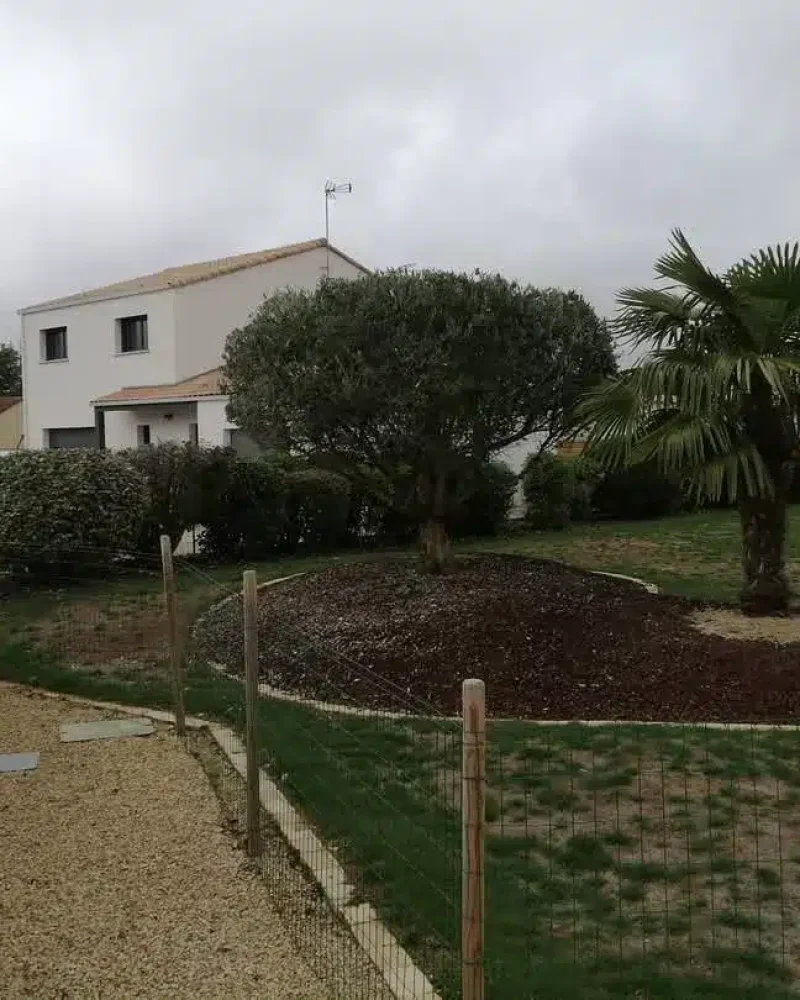 Réalisation de jardinage et d'entretien par JMS, menuisier à Saint-Hilaire-le-Vouhis