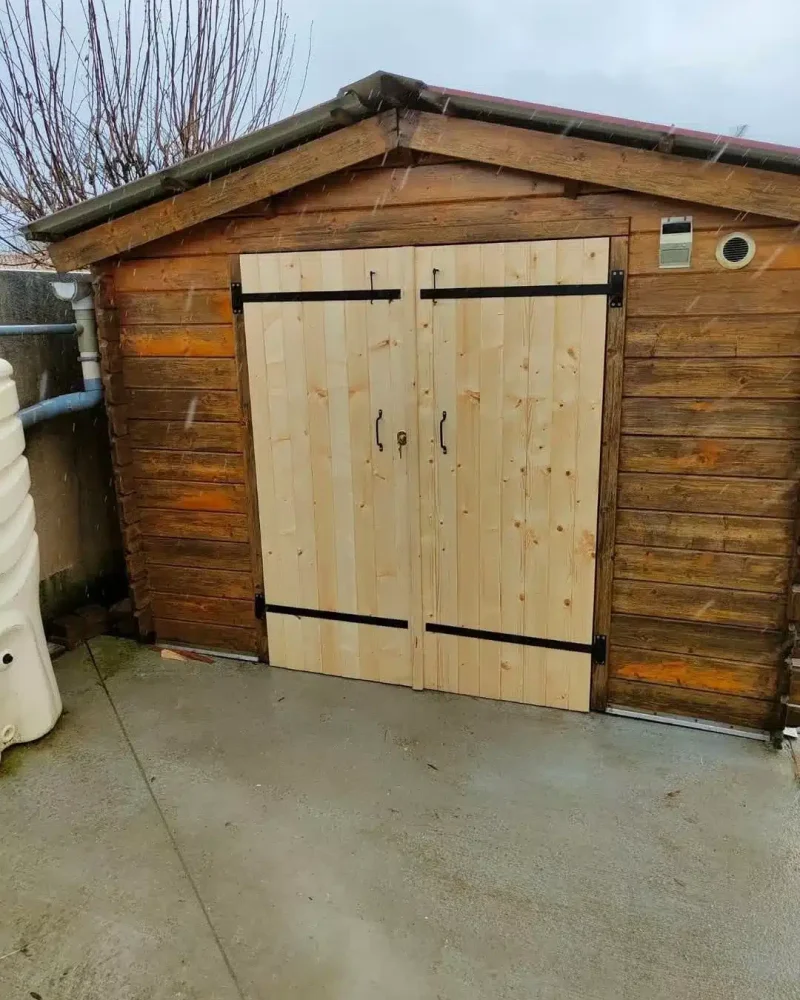 Réalisation de menuiseries extérieures par JMS, menuisier à Saint-Hilaire-le-Vouhis