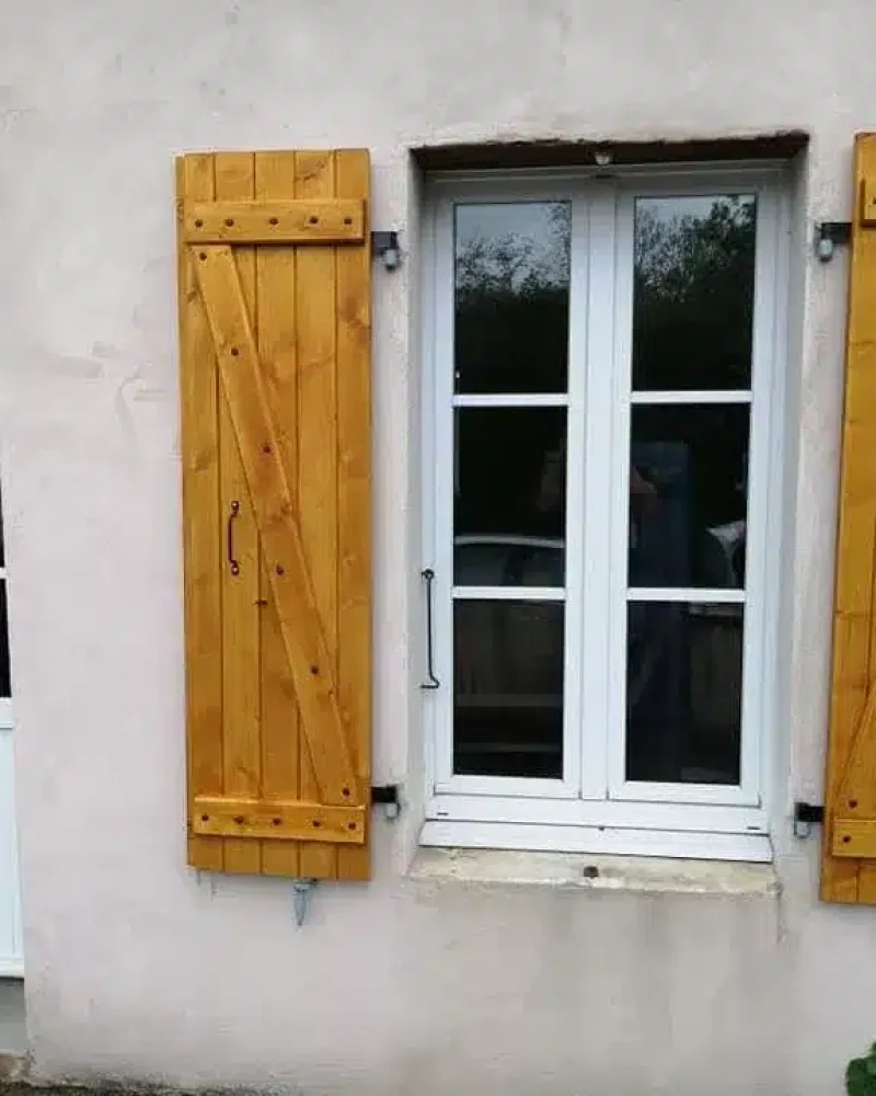 Réalisation de menuiseries extérieures par JMS, menuisier à Saint-Hilaire-le-Vouhis